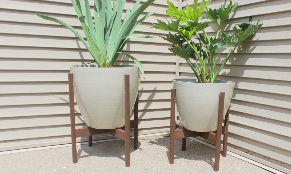 Plant Stand With Pot